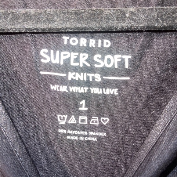 Torrid open back skull and roses tank top - Picture 3 of 5